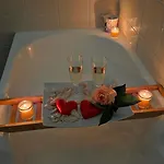 Casa Adelaide - A Stone's Throw From Rome Apartamento